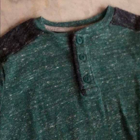 Old Navy boys button too green and blue - Picture 2 of 4